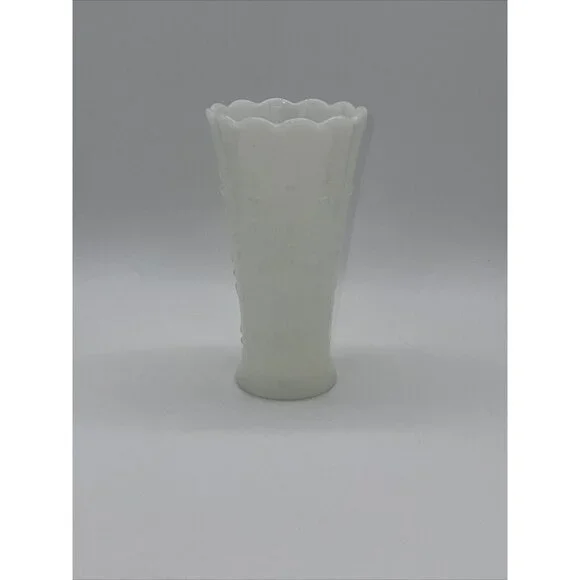 Vintage 1940 Anchor Hocking Milk Glass Scalped Rim Teardrop Pearl Dot Arrow Vase - Picture 4 of 5
